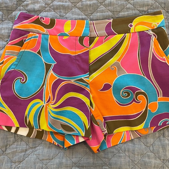 Trina Turk Corbin shorts in good condition. - Picture 5 of 5
